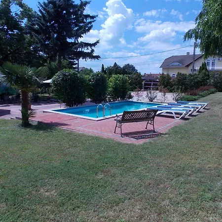 Eden Apartmanhaz 2 Apartment