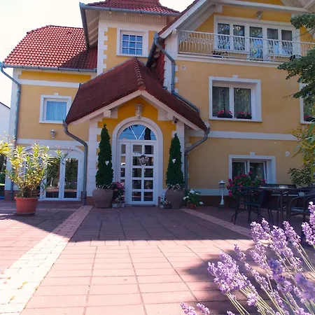 Апартаменты Eden Apartmanhaz 2 *